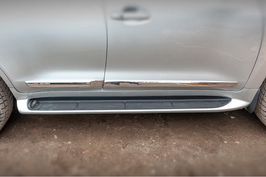 Toyota Land Cruiser 200 2007–2021 Bočne stopnice z LED (dizajn 2015-2020) Fotografija 3