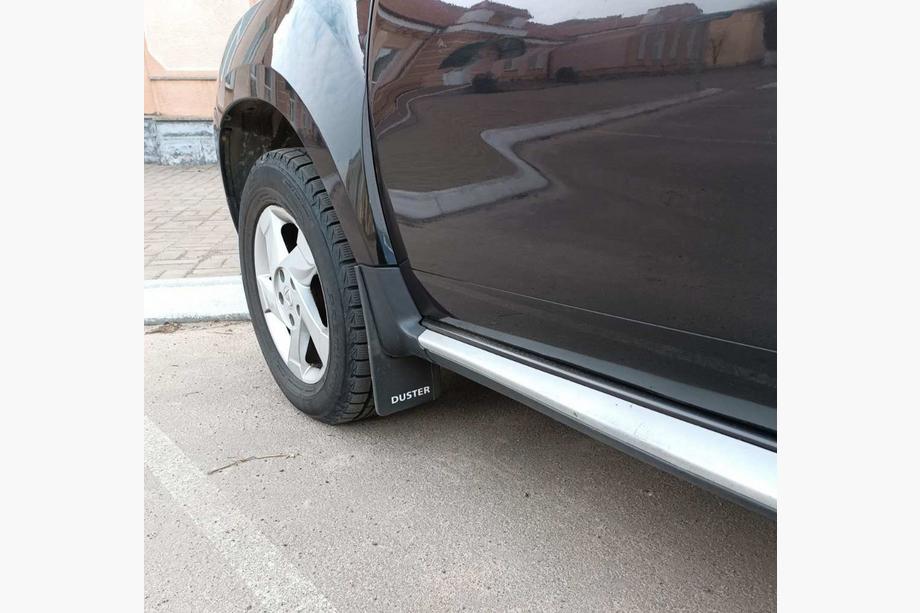 Dacia Duster 2008–2018 Premium sprednje blatne zavesice (2 kosa) Fotografija 1