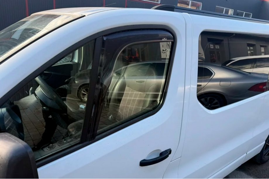 Opel Vivaro 2015–2019 Vstavljivi deflektorji za okna (2 kos, HIC) Image