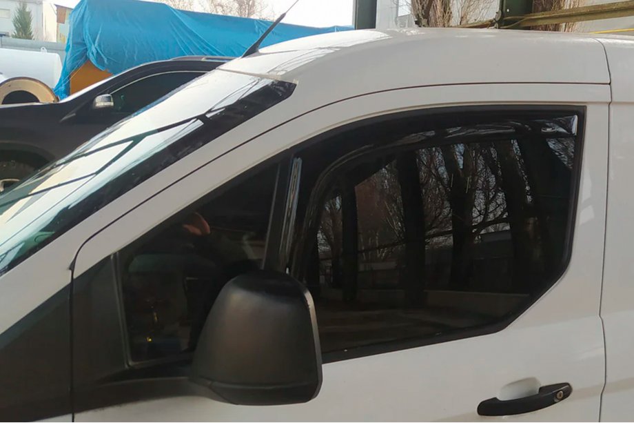 Ford Connect 2014–2021 Vstavljivi deflektorji za okna (2 kos, HIC) Image