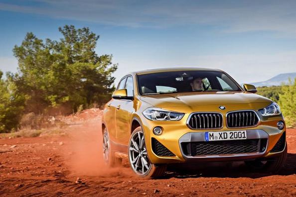 Pregled kompaktnega križanca BMW X2