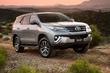Pregled 7-sedežnega terenskega vozila Toyota Fortuner z okvirno šasijo fotografija 13