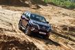 Pregled 7-sedežnega terenskega vozila Toyota Fortuner z okvirno šasijo fotografija 12