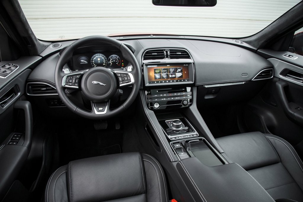 Pregled premijskega križanca Jaguar F-Pace