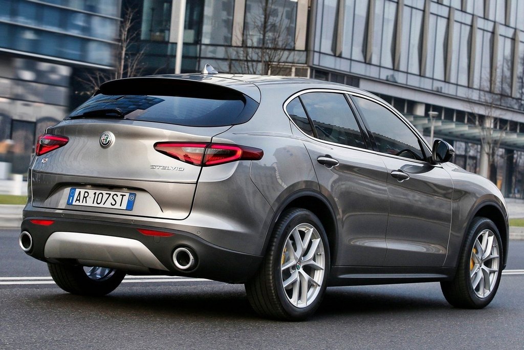 Pregled kompaktnega križanca Alfa Romeo Stelvio