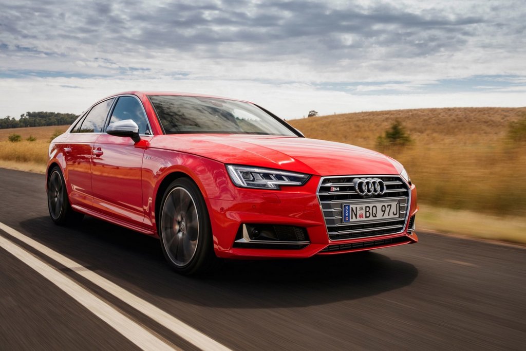 Pregled športne limuzine Audi S4