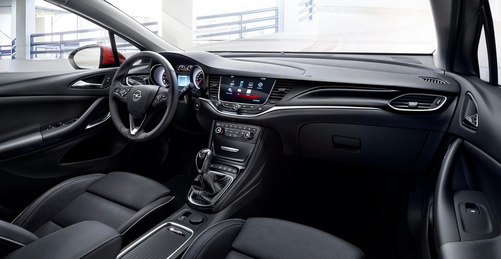 Pregled petvratnega kombilimuzinskega Opel Astra K