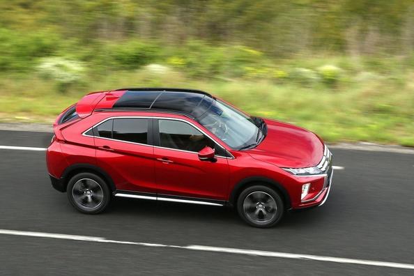 Pregled crossoverja Mitsubishi Eclipse Cross Fotografija 8