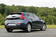 Pregled petvratnega kombilimuzinskega Volvo V40 fotografija 11