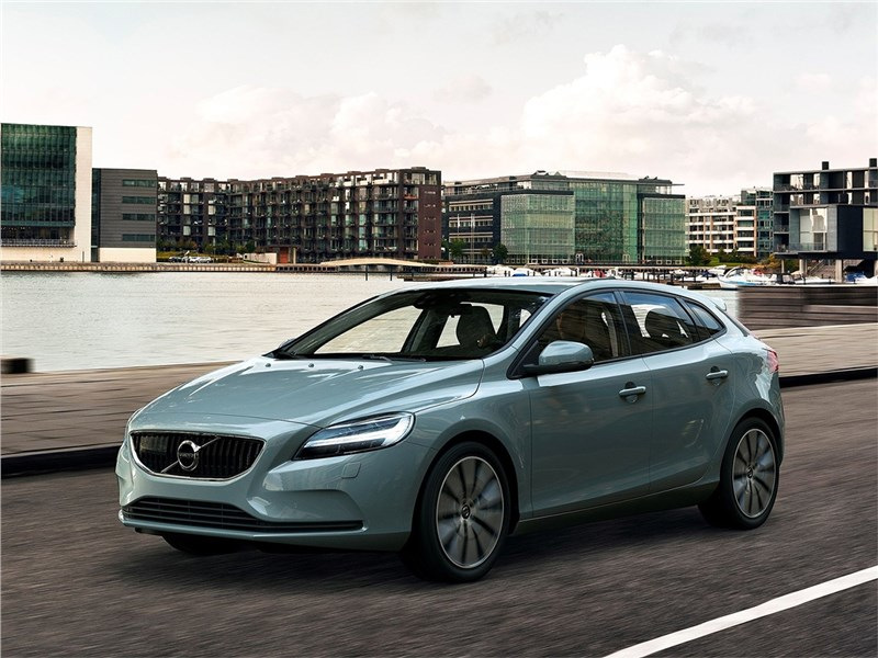 Pregled petvratnega kombilimuzinskega Volvo V40