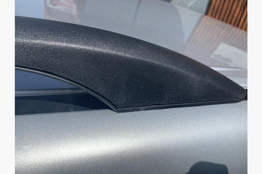 Toyota Land Cruiser Prado 150 2009–2023 Strešni relingi – turški dizajn (krom, 2 kos) plastične nogice Fotografija 4