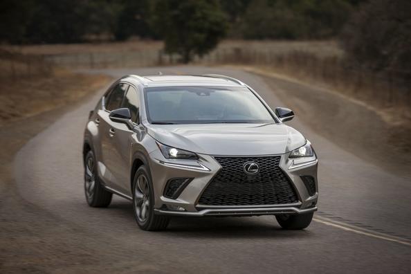 Premium kompaktni križanec Lexus NX