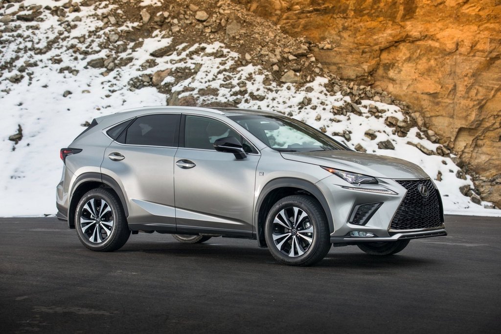 Premium kompaktni križanec Lexus NX