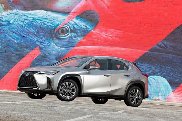 Premijski mestni križanec Lexus UX 200