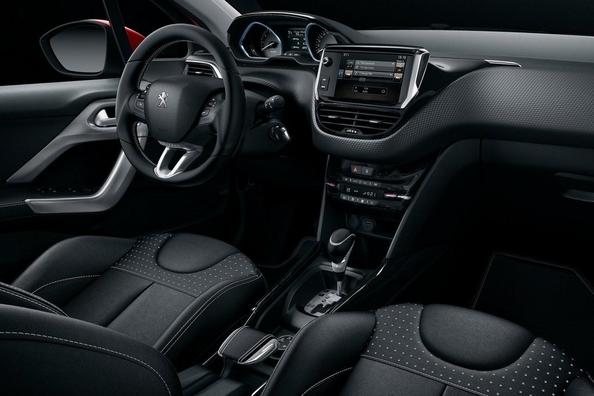 Posodobljena različica kompaktnega križanca Peugeot 2008 Fotografija 7