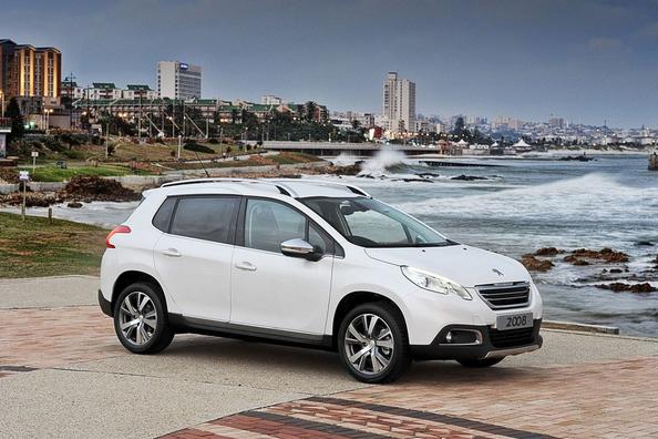 Posodobljena različica kompaktnega križanca Peugeot 2008 Fotografija 10