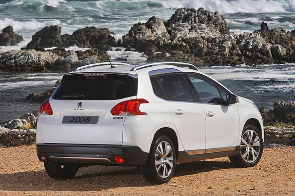 Posodobljena različica kompaktnega križanca Peugeot 2008 Fotografija 4