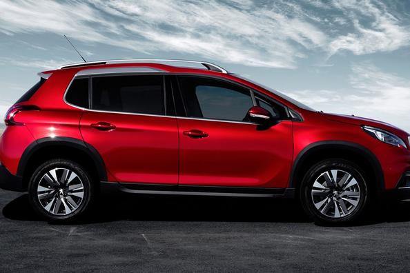 Posodobljena različica kompaktnega križanca Peugeot 2008 Fotografija 3