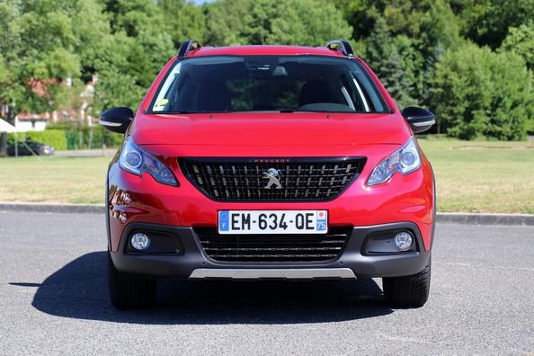 Posodobljena različica kompaktnega križanca Peugeot 2008 Fotografija 12