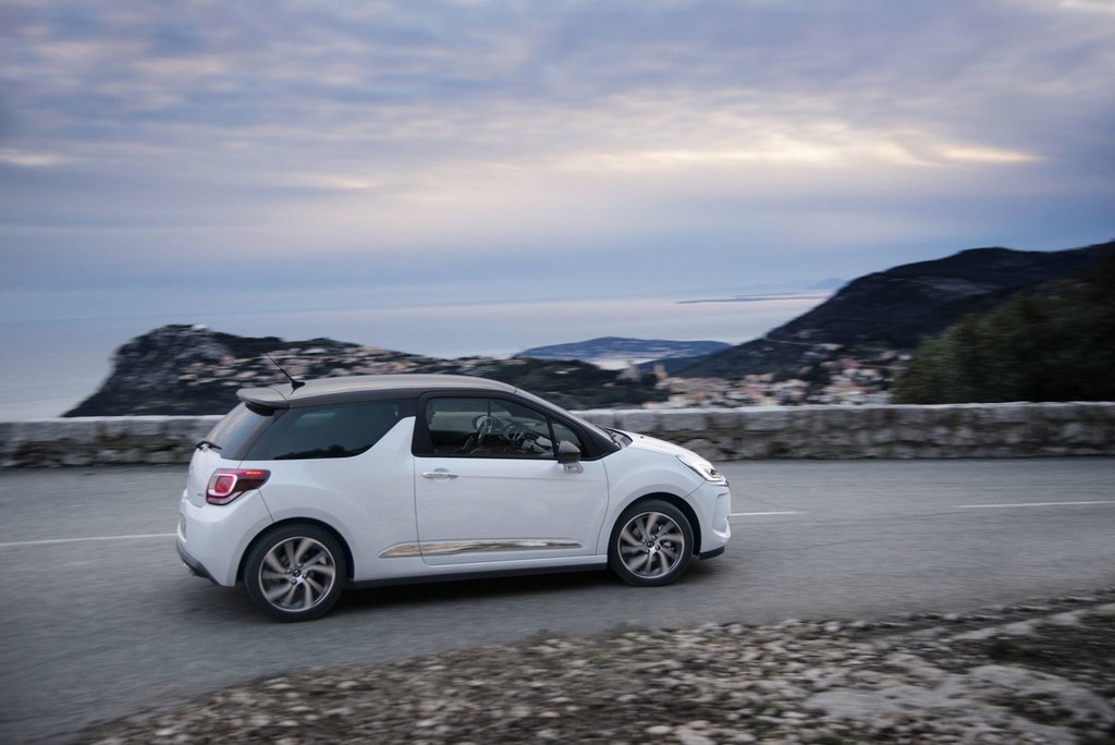 Trivratna kompaktna kombilimuzina Citroen DS3