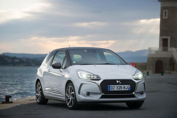 Trivratna kompaktna kombilimuzina Citroen DS3