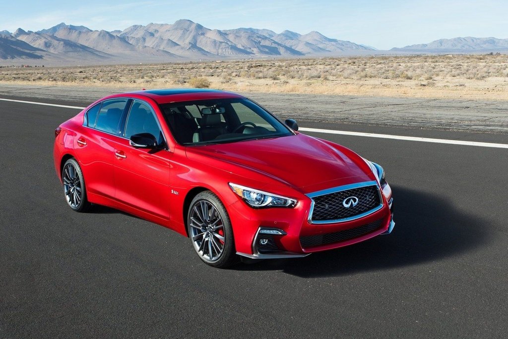 Posodobljena različica premijske limuzine Infiniti Q50
