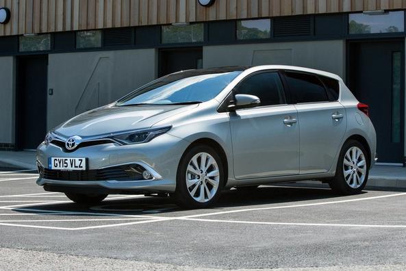 Pregled petvratnega hatchbacka Toyota Auris