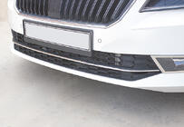 Skoda Superb 2015–2024 Zaščitne kromirane obloge za sprednji odbijač OmsaLine (3 kosi, nerjaveče jeklo) fotografija 1