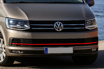Volkswagen T6 2015–2024 Okrasne letve za mrežo odbijača 2015-2019 (3 kosi, rdeče) fotografija 6