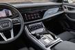 Pregled premijskega križanca Audi Q8 s štirikolesnim pogonom fotografija 5