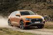 Pregled premijskega križanca Audi Q8 s štirikolesnim pogonom fotografija 12