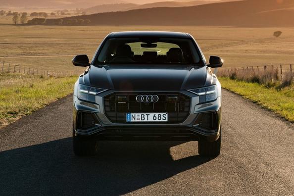 Pregled premijskega križanca Audi Q8 s štirikolesnim pogonom