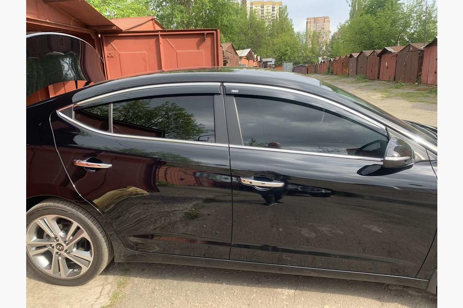 Hyundai Elantra (AD) 2015–2020 Vetrni deflektorji oken s kromirano letvico (4 kos, Niken) Image