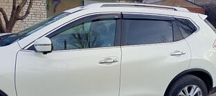 Nissan X-trail T32/Rogue 2014–2021 Vetrni deflektorji za okna s kromirano letvico (4 kosi, Niken) fotografija 5