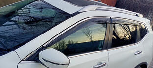 Nissan X-trail T32/Rogue 2014–2021 Vetrni deflektorji za okna s kromirano letvico (4 kosi, Niken) fotografija 6