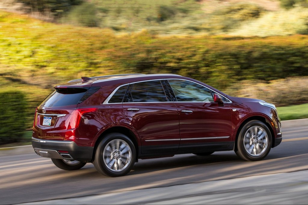 Srednje velik luksuzni križanec Cadillac XT5