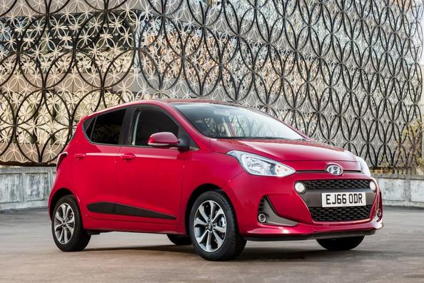 Kompaktna petvratna kombilimuzina Hyundai i10