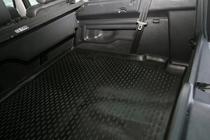 Land Rover Discovery IV 2009–2017 (2010-2014↗) Gumijasta koritasta podloga za prtljažnik (dolga) (Novline) uvedba. fotografija 3