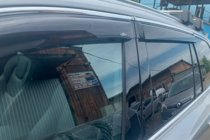 Volvo XC90 2015– Vetrni deflektorji oken s kromiranim trakom (4 kosi, HIC) fotografija 3