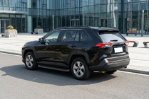 Toyota Rav 4 2019–2025 Stranski pragovi Tayga Black (2 kosa, aluminij) fotografija 1