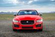 Pregled premijske limuzine Jaguar XE fotografija 2