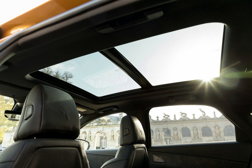 Kompaktni luksuzni crossover DS 7 Crossback