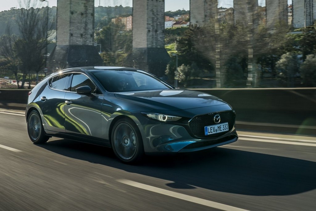 Kompaktna kombilimuzina Mazda 3 četrte generacije
