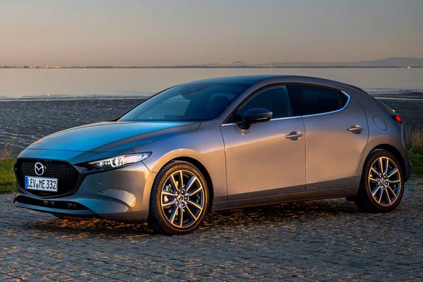 Kompaktna kombilimuzina Mazda 3 četrte generacije