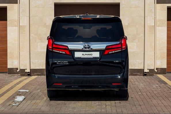 Polnovelikostni luksuzni enoprostorec Toyota Alphard Fotografija 12