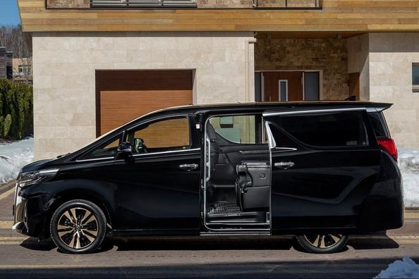 Polnovelikostni luksuzni enoprostorec Toyota Alphard Fotografija 6