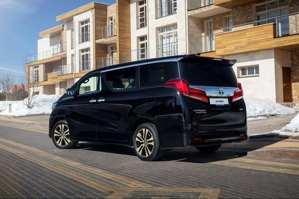 Polnovelikostni luksuzni enoprostorec Toyota Alphard Fotografija 5