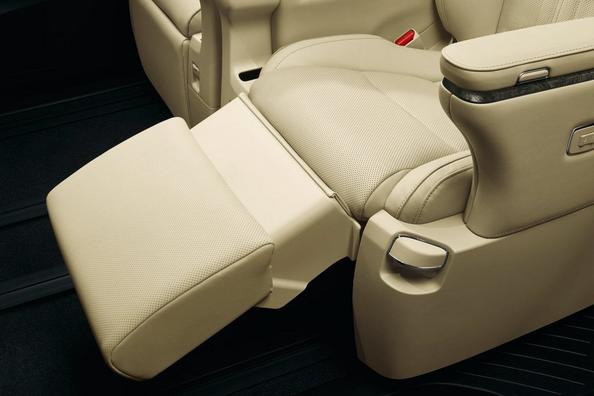 Polnovelikostni luksuzni enoprostorec Toyota Alphard Fotografija 11