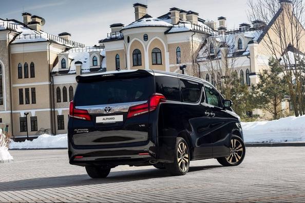 Polnovelikostni luksuzni enoprostorec Toyota Alphard Fotografija 4