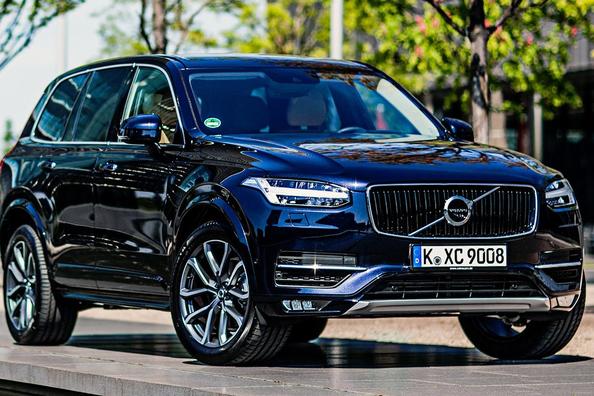 Srednje velik križanec Volvo XC90 druge generacije